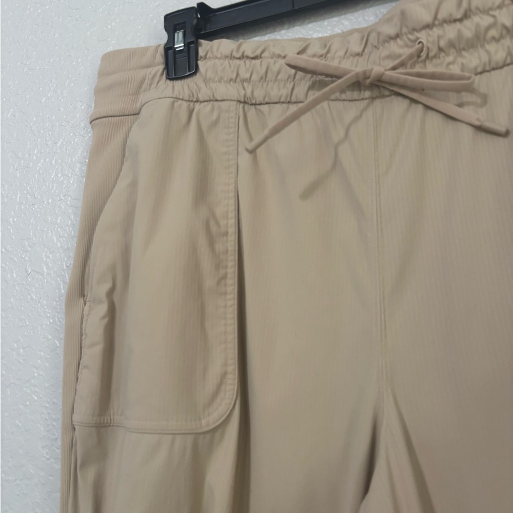LuLuLemon Dance Studio Joggers - Picture 4 of 10